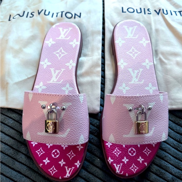 EUC💕100% AUTHENTIC LV SANDALS💕RARE & GORGEOUS - Picture 2 of 16